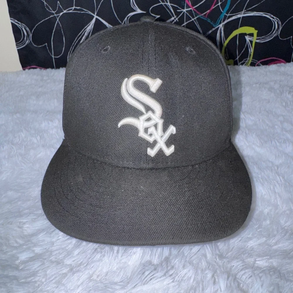 New Era 59FIFTY Chicago White Sox Hat Mens 7 1/4 Black Good MLB On-Field Cap